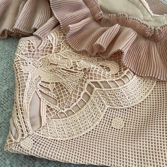 ALICE MCCALL Signed Sealed Lace Ruffle Cold Shoulder Crop Top - Picture 16 of 16